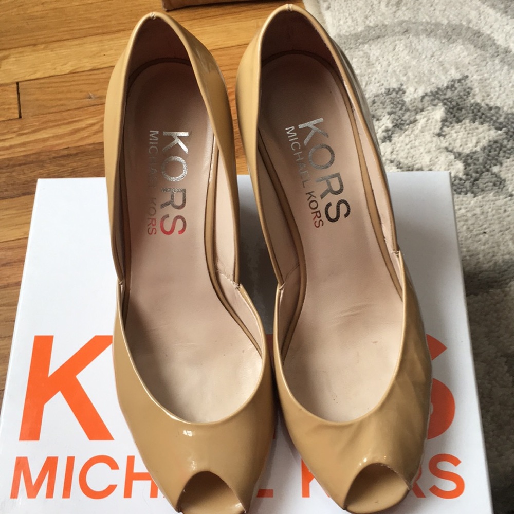 Michael Kors nude patent wedges